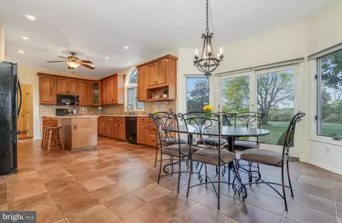 Kitchen - 4 Wheatfield Rd, Flemington, NJ 08822 photo 1 of 4