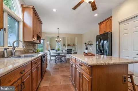 Kitchen - 4 Wheatfield Rd, Flemington, NJ 08822 photo 3 of 4