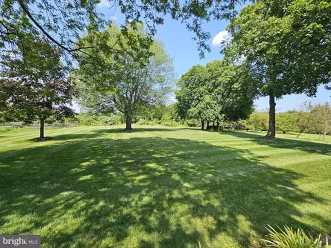 Exterior - 4 Wheatfield Rd, Flemington, NJ 08822 photo 10 of 12