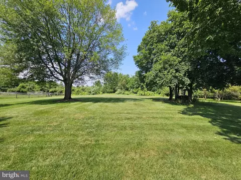 Exterior - 4 Wheatfield Rd, Flemington, NJ 08822 photo 2 of 12
