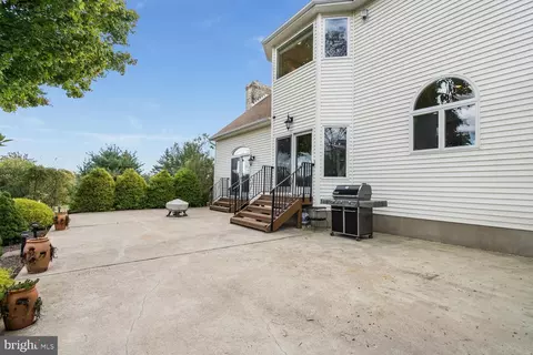Exterior - 4 Wheatfield Rd, Flemington, NJ 08822 photo 3 of 12