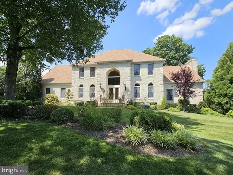 4 Wheatfield Rd, Flemington, NJ 08822