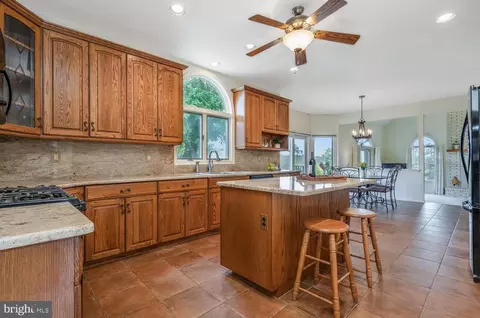 Kitchen - 4 Wheatfield Rd, Flemington, NJ 08822 photo 2 of 4