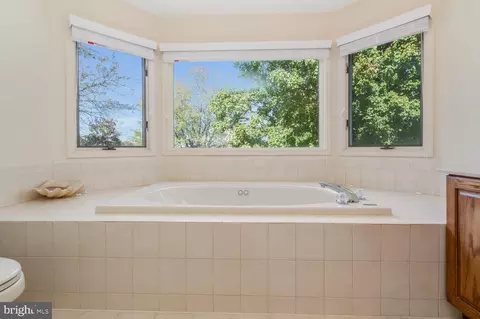 Bath - 4 Wheatfield Rd, Flemington, NJ 08822 photo 3 of 4