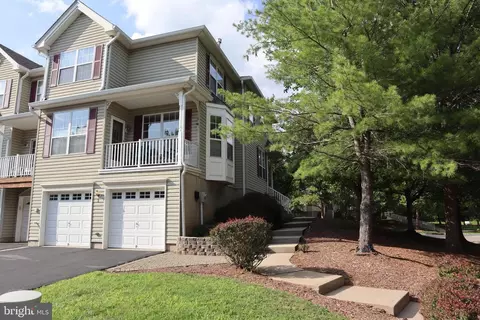 2 Chesterfield Ct, Flemington, NJ 08822