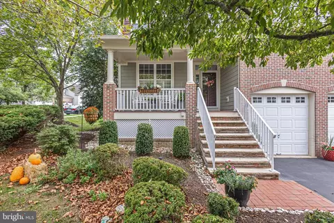 501 Titus Rd, Lambertville, NJ 08530