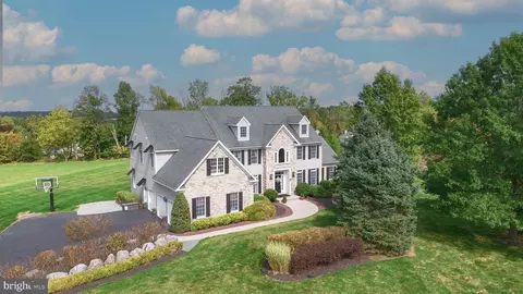 2 Dairy Farm Ln, Lambertville, NJ 08530