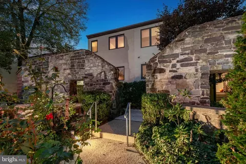27 Lambert La, Lambertville, NJ 08530