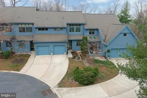 11 Sturbridge Ct, Lambertville, NJ 08530