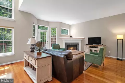 25 Rock Creek Woods Dr, Lambertville, NJ 08530