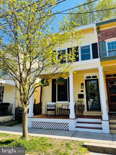 53 Buttonwood St, Lambertville, NJ 08530