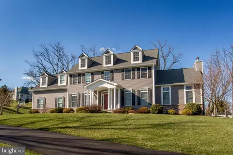 4 Ashton Ct, Flemington, NJ 08822