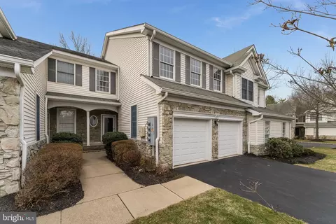 4 Pinehurst Cir, Annandale, NJ 08801