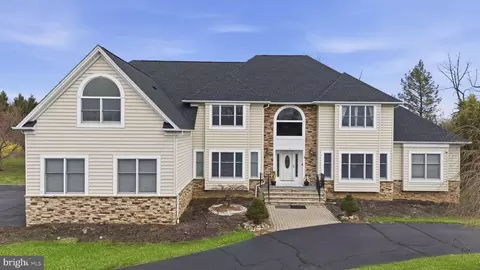 3 Cole Ct, Flemington, NJ 08822