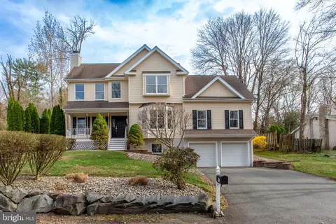 17 Cottage St, Lambertville, NJ 08530
