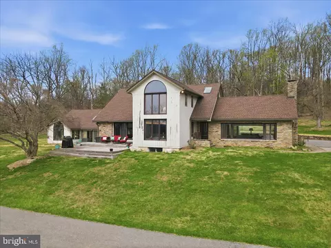 3 Hillbrook Ln, Milford, NJ 08848