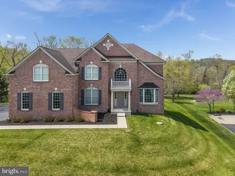 61 Albert Dr, Clinton, NJ 08809