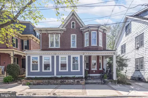 7 York St, Lambertville, NJ 08530