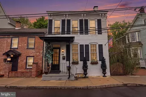 30 Swan St, Lambertville, NJ 08530