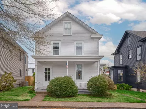 20 Maple St, Milford, NJ 08848