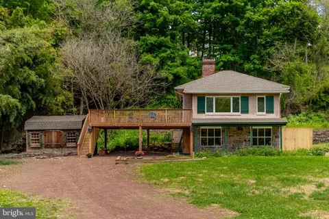 6 Quarry Rd, Stockton, NJ 08559