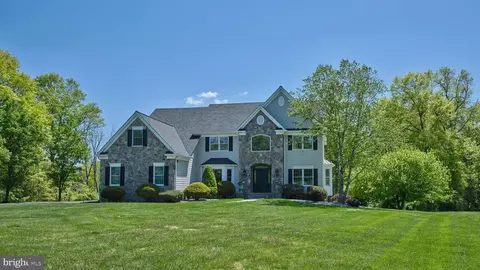 8 Corsalo Rd, Lambertville, NJ 08530