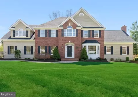 36 Grove Farm Rd, Pittstown, NJ 08867