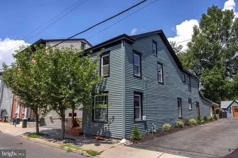 46 Delevan St, Lambertville, NJ 08530