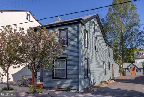 46 Delevan St, Lambertville, NJ 08530
