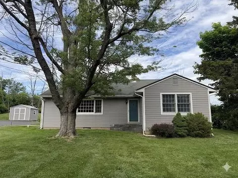 12 Lake Dr, Lambertville, NJ 08530
