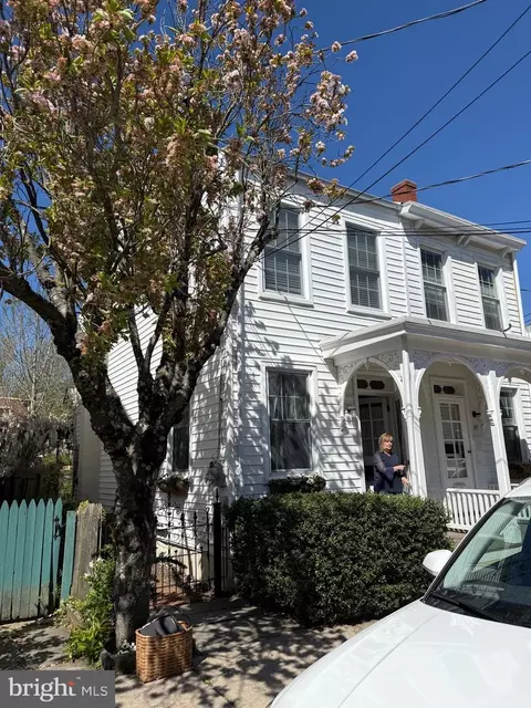 147 George St, Lambertville, NJ 08530