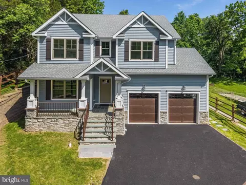 8 Church St, Stockton, NJ 08559
