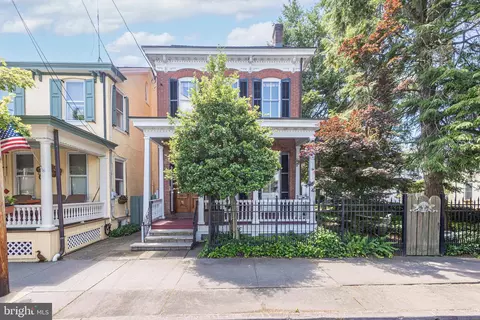 35 Perry St, Lambertville, NJ 08530
