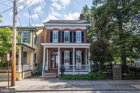 35 Perry St, Lambertville, NJ 08530