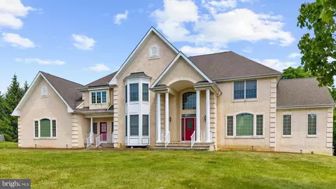 12 Manchur Ct, Flemington, NJ 08822
