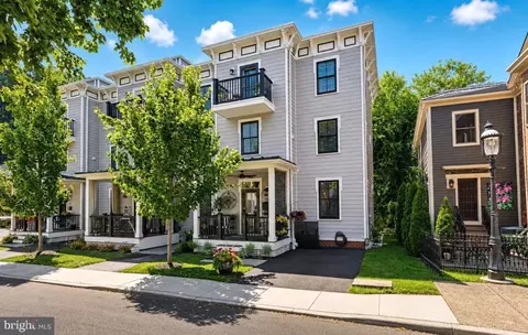 63 Church St, Lambertville, NJ 08530