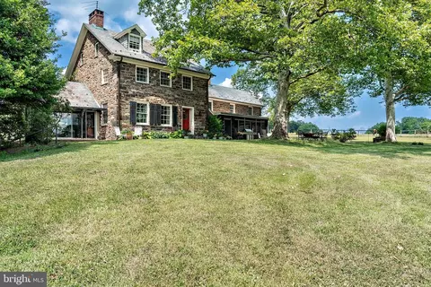 60 Hunter Rd, Lambertville, NJ 08530
