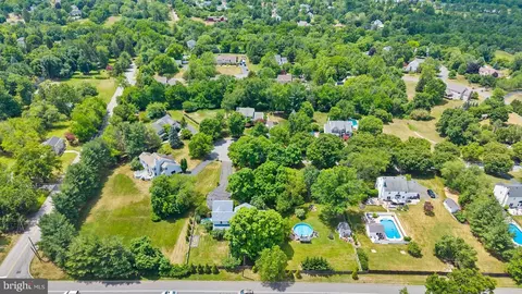 9 Mills Ct, Flemington, NJ 08822