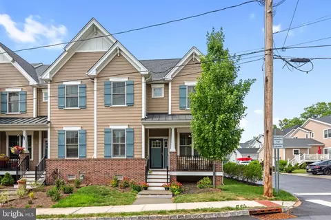 5 8th St, Frenchtown, NJ 08825