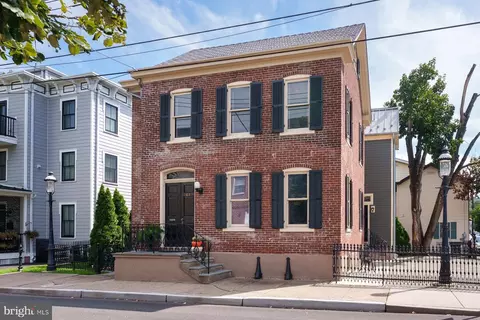 61 Church St, Lambertville, NJ 08530