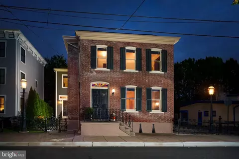 61 Church St, Lambertville, NJ 08530