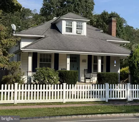 1002 Harrison St, Frenchtown, NJ 08825