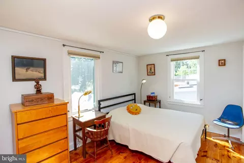 Bedroom - 31 E Main St, Flemington, NJ 08822 photo 6 of 8