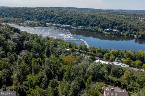 22 Weeden St, Lambertville, NJ 08530