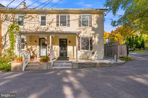 58 Grants Aly, Lambertville, NJ 08530