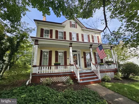27 Bonnell St, Flemington, NJ 08822
