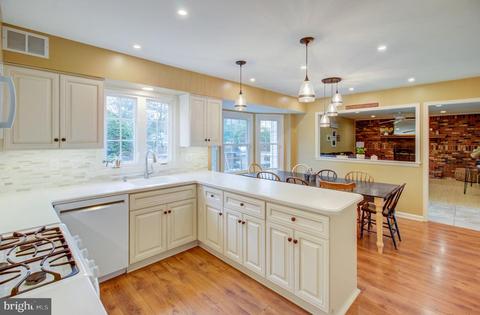 75 E Village Dr E, Hamilton, NJ 08620 photo 9