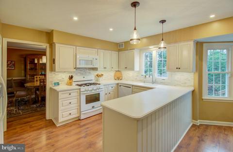 75 E Village Dr E, Hamilton, NJ 08620 photo 7