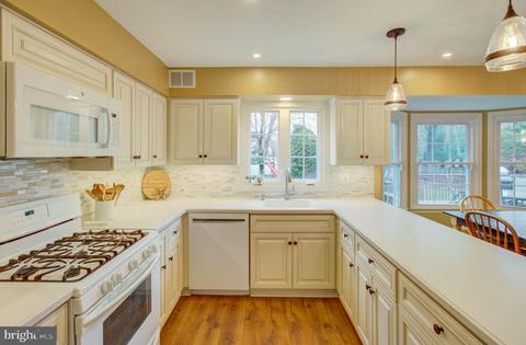 75 E Village Dr E, Hamilton, NJ 08620 photo 8
