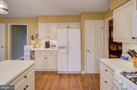75 E Village Dr E, Hamilton, NJ 08620 photo 10